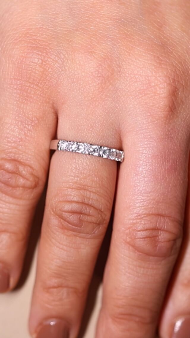 Elegance, brilliance, and sustainability in one perfect ring. Crafted with ethically sourced lab-grown diamonds, this piece is designed for those who love affordable luxury with a purpose.

💎 7 dazzling lab diamonds
💎 Conflict-free & sustainable
💎 Unmatched brilliance & sparkle

Would you wear this timeless beauty? 💍✨ Drop a ❤️ if you love it!

#nzjewellery #weddingrings #labgrowndiamonds #lagani_jewellery